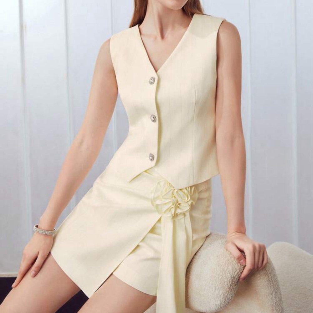 3D ROSETTE DRAPED SKORT SET - Picture 11 of 13
